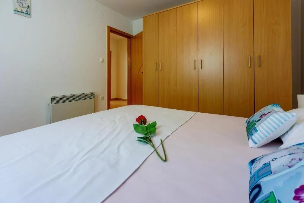Apartments Pirin Dramalj