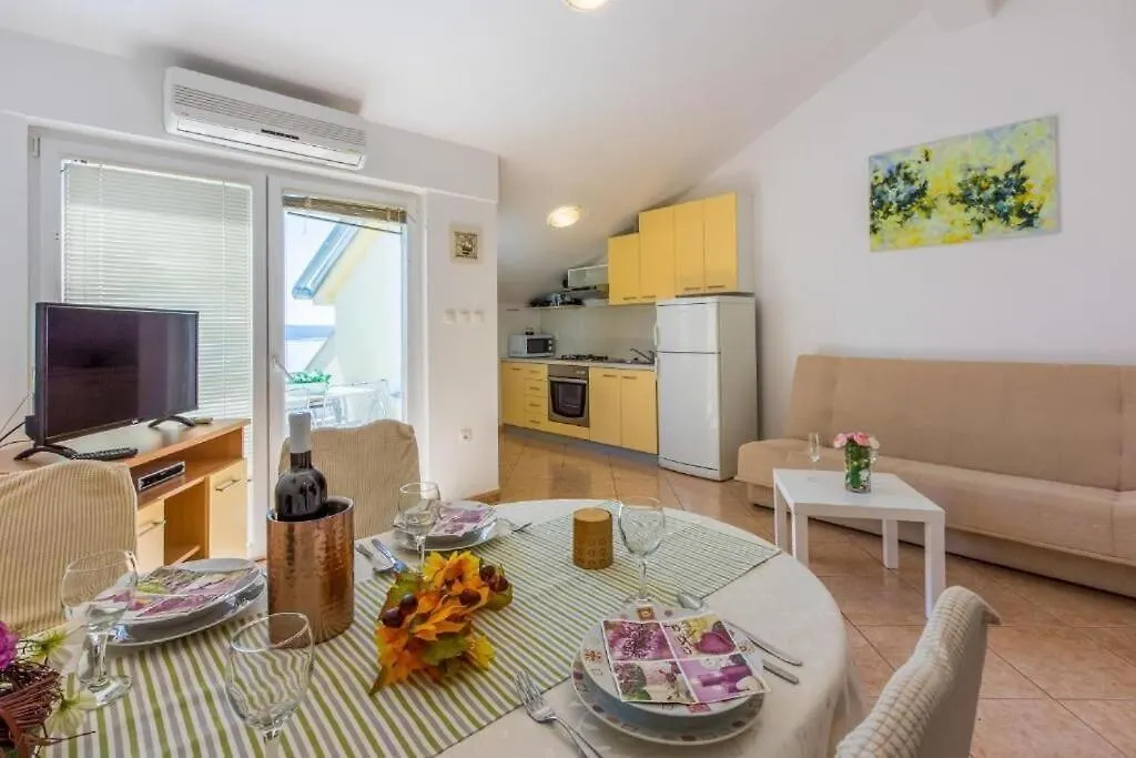 Apartments Pirin Dramalj Croatia