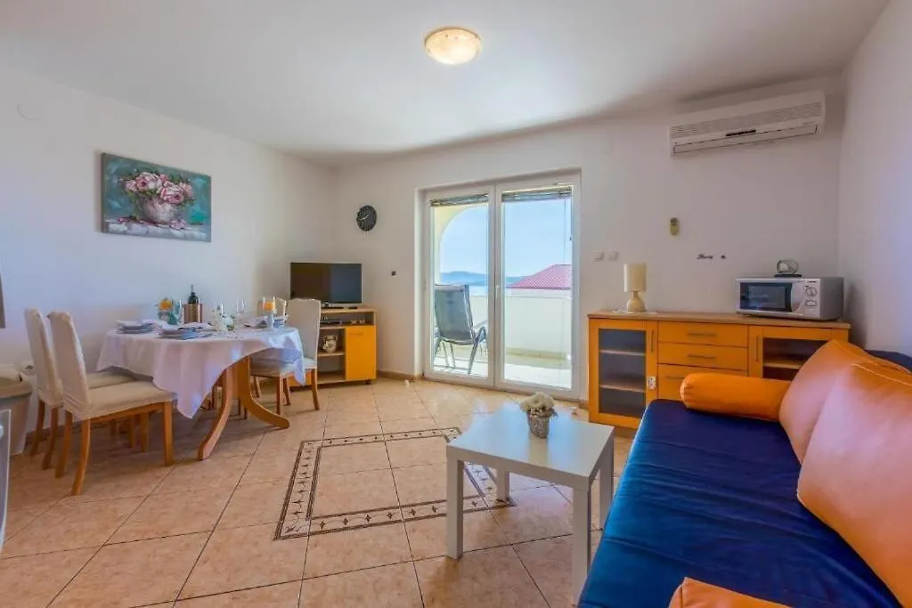 Apartments Pirin Dramalj