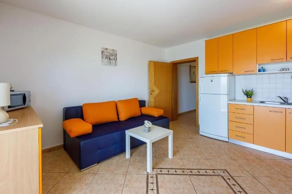 Apartments Pirin Dramalj 0*,  Croatia
