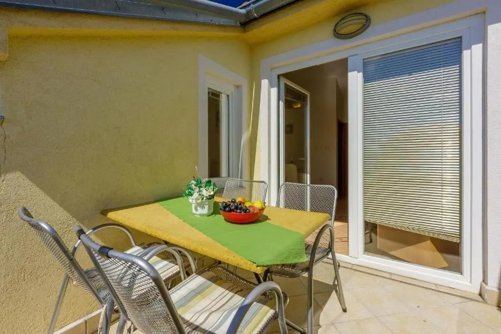 Apartments Pirin Dramalj